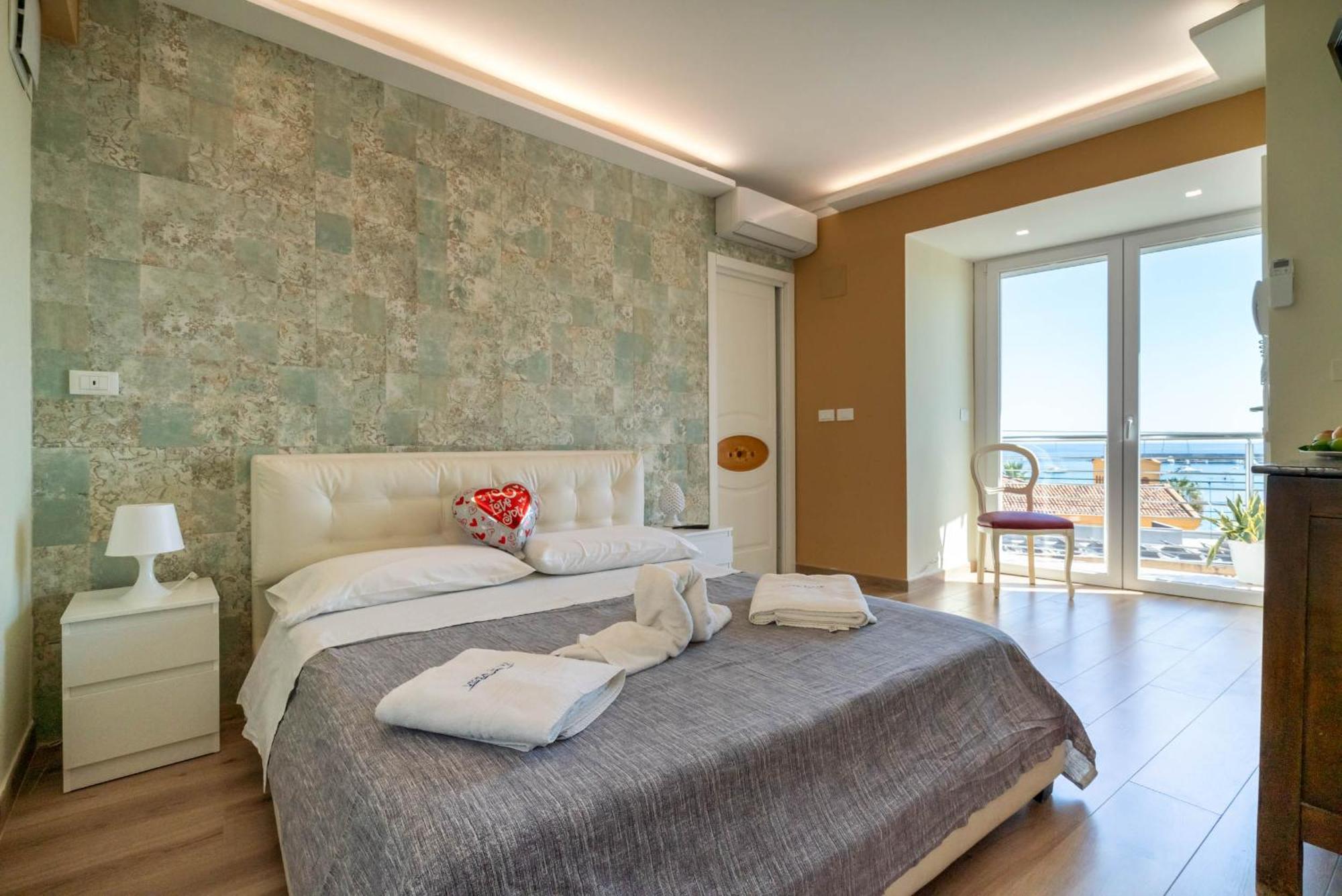 Vista Mare Apartments Giardini Naxos Bagian luar foto